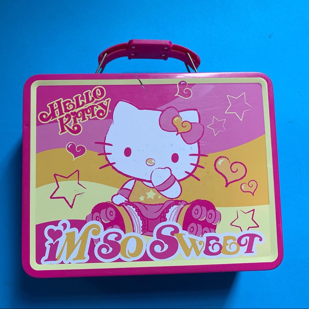 VINTAGE COLLECTIBLE HELLO KITTY LUNCHBOX